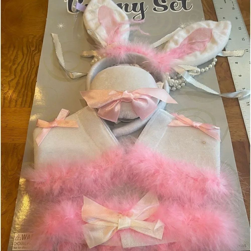 🎃 - Bunny costume or play set!